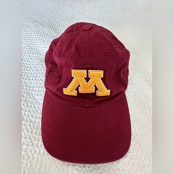 UMN Hat - Picture 1 of 6